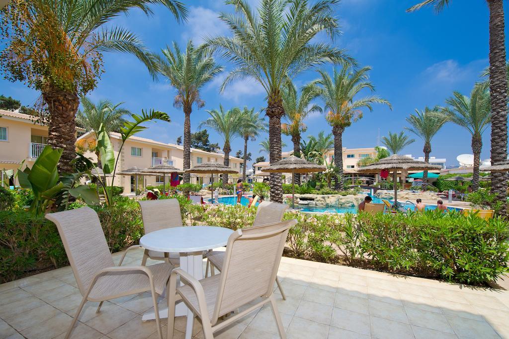 Tasia Maris Gardens Ayia Napa Rum bild