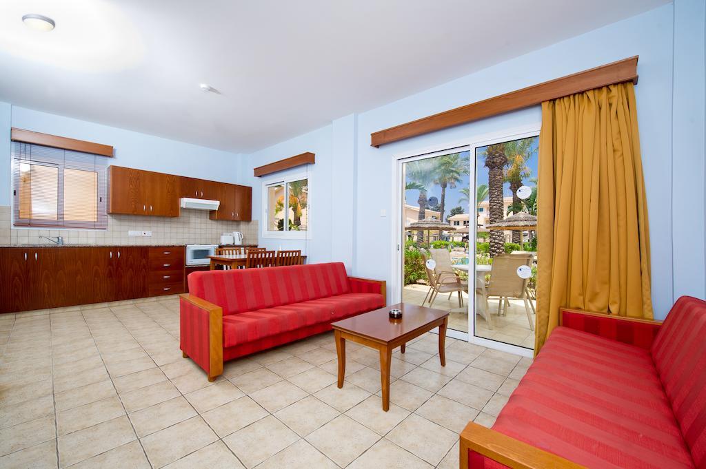 Tasia Maris Gardens Ayia Napa Rum bild